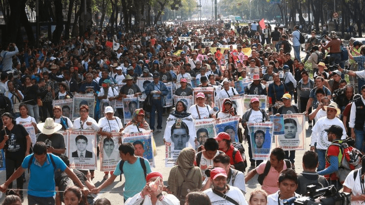 Entregó Gobernación a padres grabaciones sobre caso Ayotinzapa