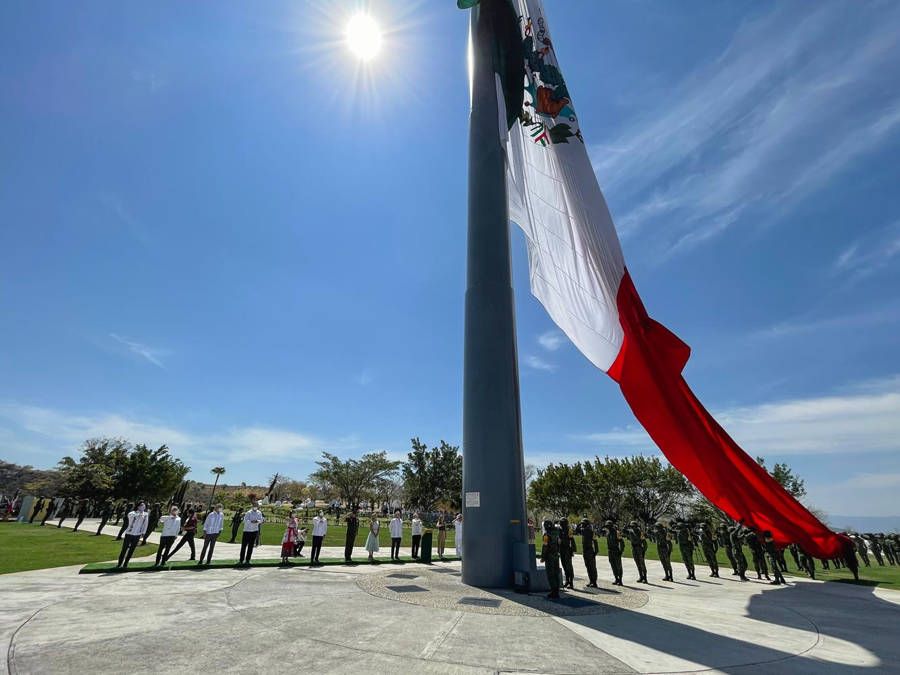 No nos cansaremos de buscar a estudiantes de Ayotzinapa: AMLO