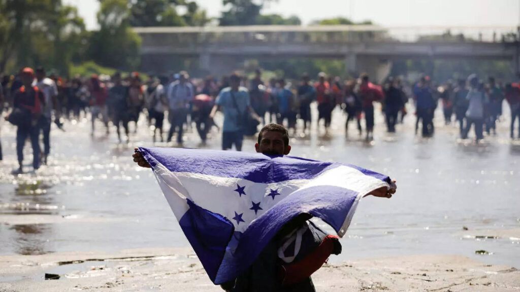 Caravana migrante continúa su camino hacia CDMX