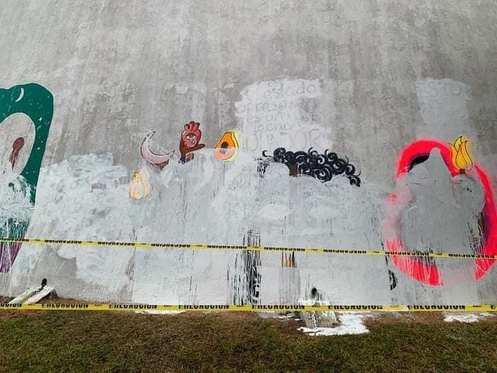 Grupos radicales de derecha agreden murales en Congreso de Quintana Roo