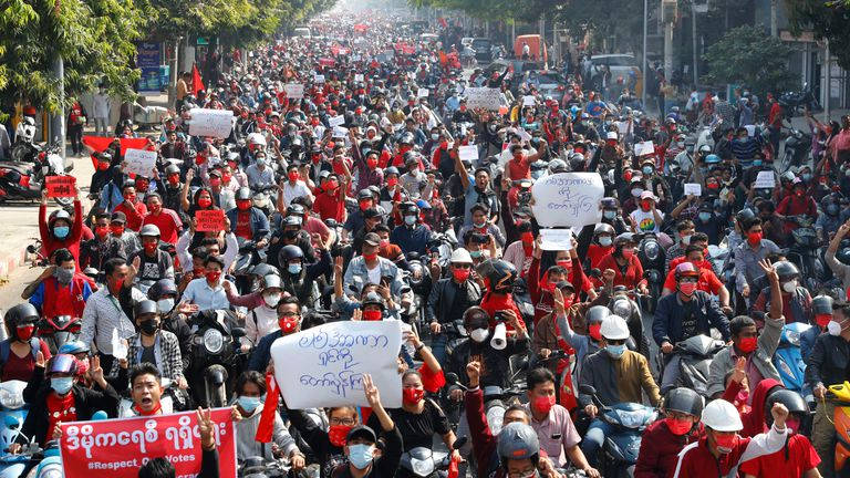 Continúan manifestaciones en Myanmar