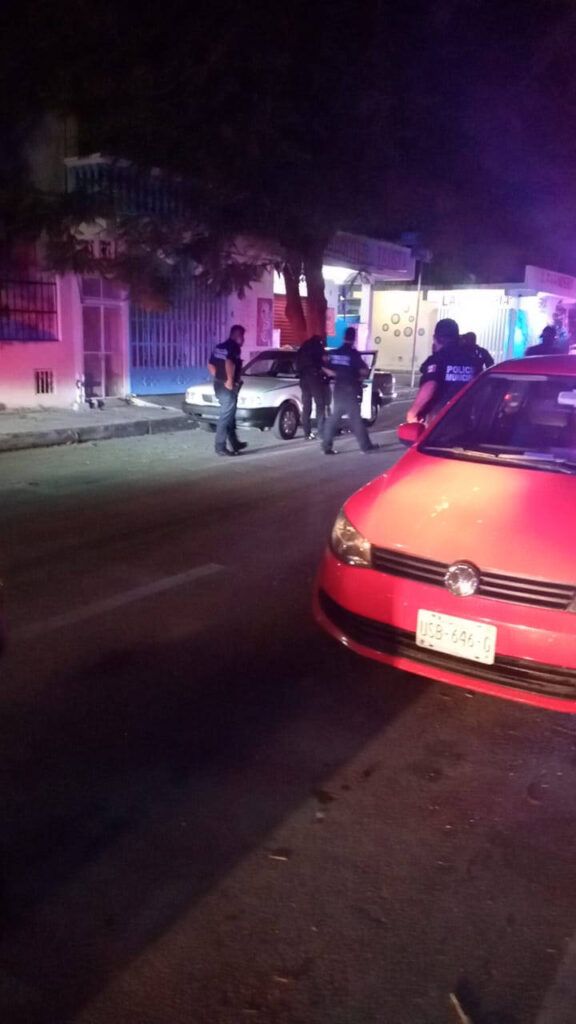 Roban taxi y lo encuentran abandonado