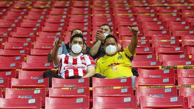 Regresan aficionados al estadio de las Chivas