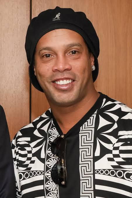 Excede el exfutbolista Ronaldinho en su manera de beber