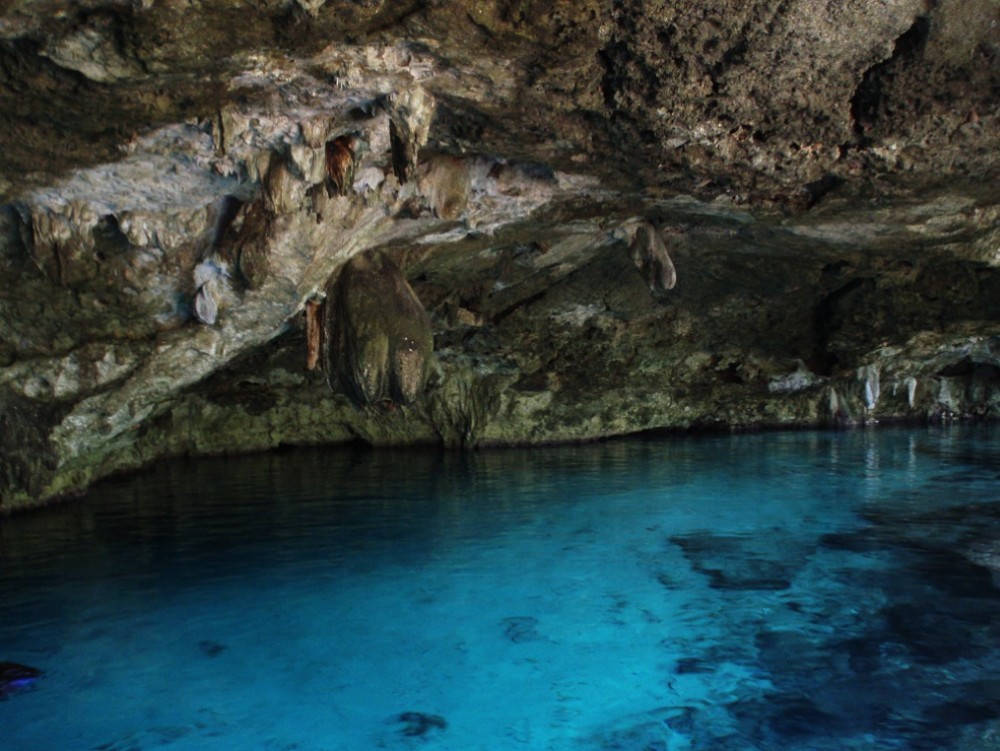 Rescatan en Tulum a buzo atrapado en cenote