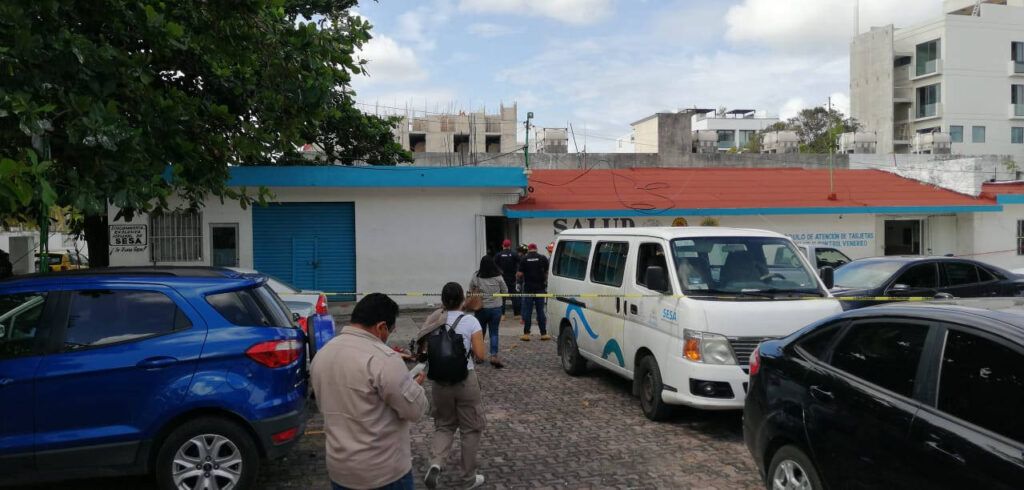 Derraman derivado de gas etileno en el centro de Playa del Carmen