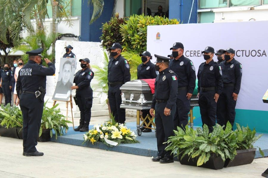 Realizan ceremonia luctuosa a policía caído