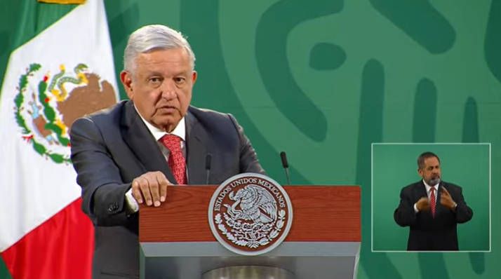 Disminuyen los precios de luz y gasolina: AMLO