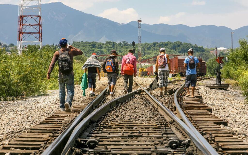 Falta atender temas centrales en problemática migratoria regional: AMLO