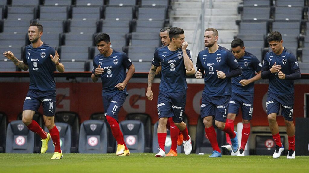 Vacunan contra Covid-19 a jugadores de los Rayados en EEUU