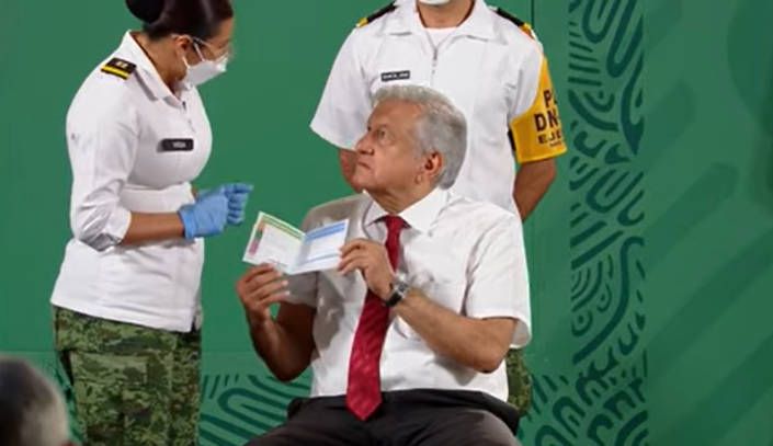 Recibe AMLO segunda dosis de vacuna