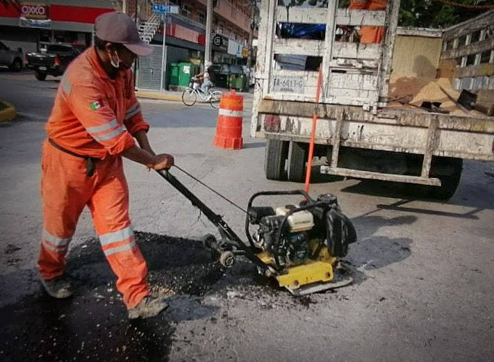 Avanza en Solidaridad programa de bacheo y mantenimiento de espacios públicos