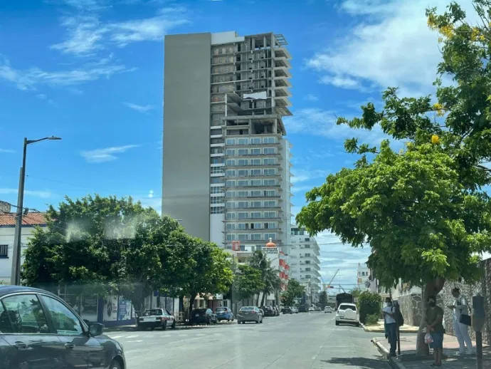 Paran obra de edificio en el centro del puerto de Veracruz