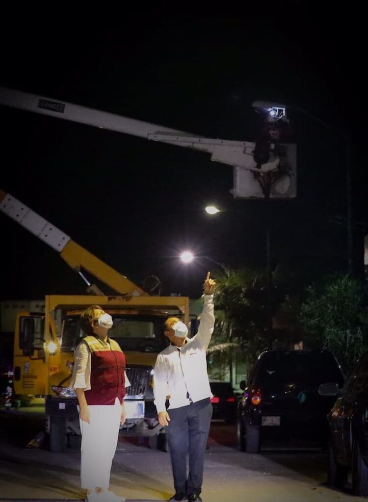 Avanza instalación de luminarias en Solidaridad