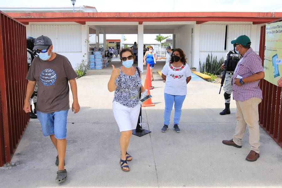 Anuncia Gobierno de Solidaridad aplicación de vacuna a adultos de 50 años