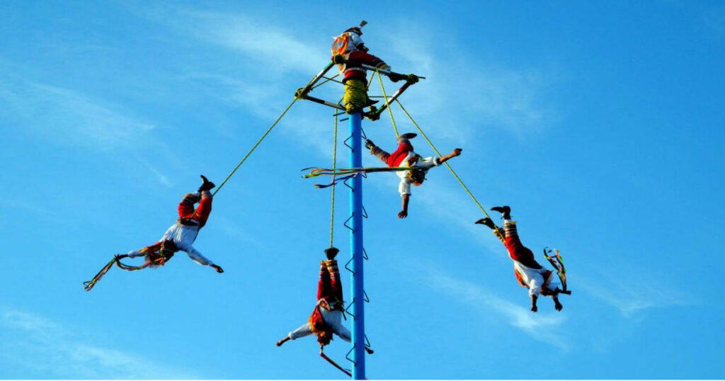 Buscarán sanción contra empresa por burlas a voladores de Papantla