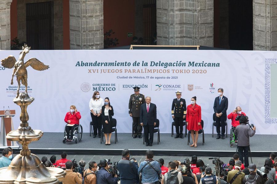 Abandera presidente a delegación paralímpica