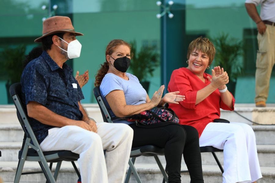 Inaugura Laura Beristain obra escultórica 'Sinfonía Kukulcán' de Luis Aguilar