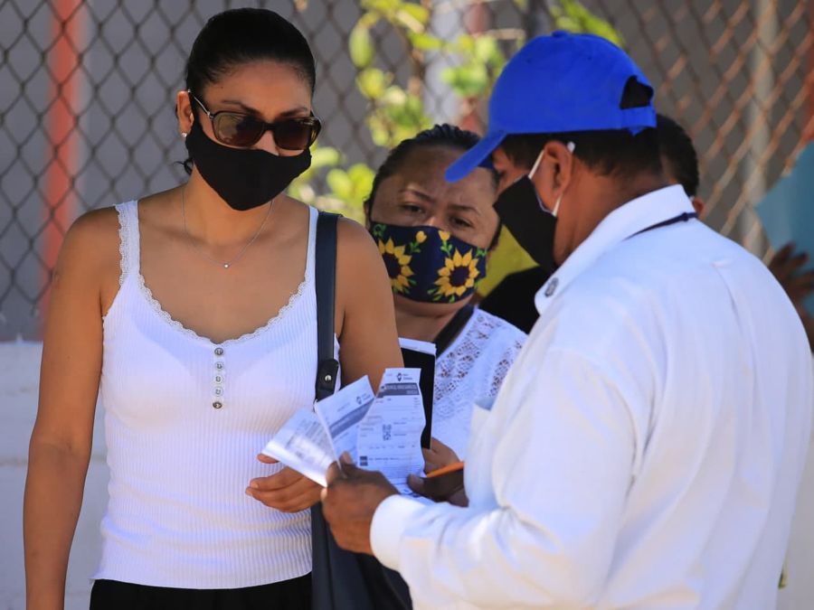 Avanza con éxito en Solidaridad jornada de vacunación a personas de 30-39 años