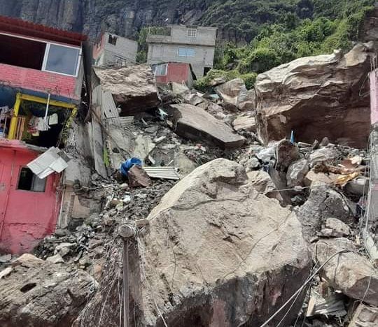 Un muerto y 10 heridos por deslave del cerro del Chiquihuite