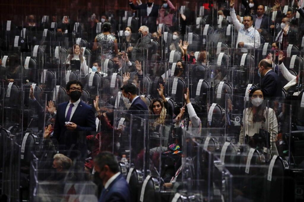 Aprueban diputados Ley de juicio político