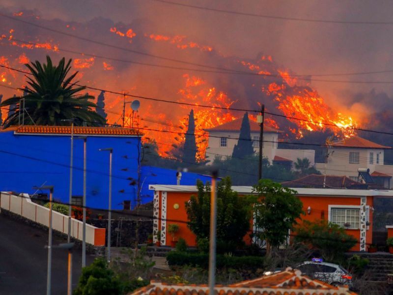 Lava de volcán en España podría llegar hoy al mar