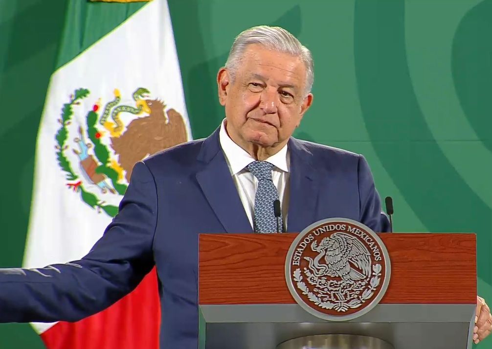 En Reforma se incluirá voto en el extranjero: AMLO