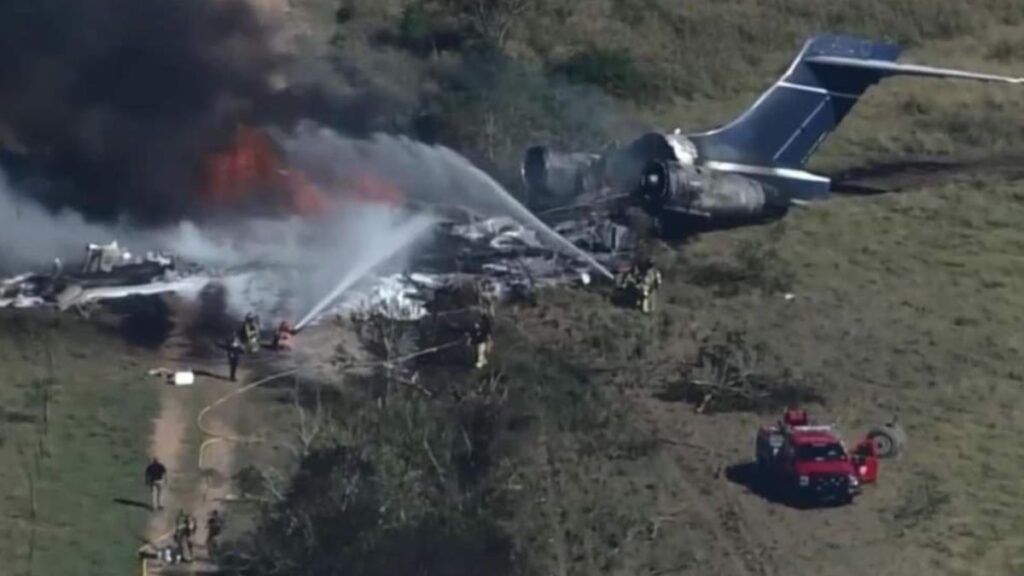 Avión MD87 se estrella en Texas