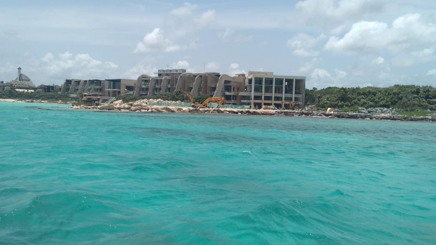 Interponen denuncia contra Xcaret por daños ambientales y omisiones en construcción de marina