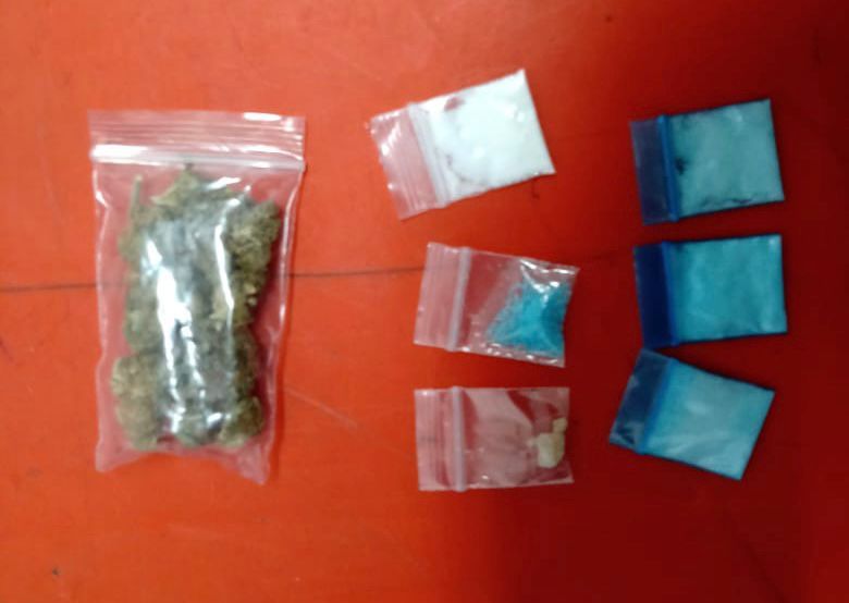 Aseguran a joven con varias dosis de droga en Villas del Sol