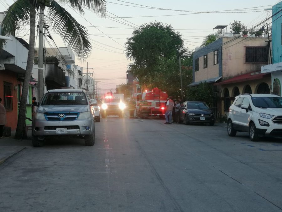 Veladora provoca incendio en vivienda