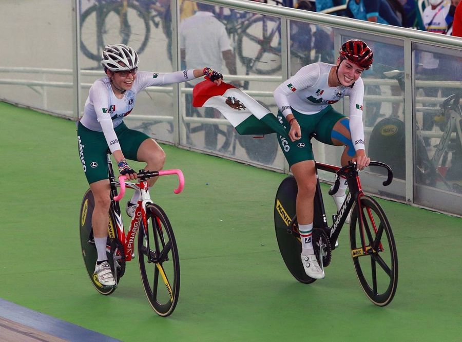 Ciclistas Yareli Acevedo y Victoria Velasco dan oro a México