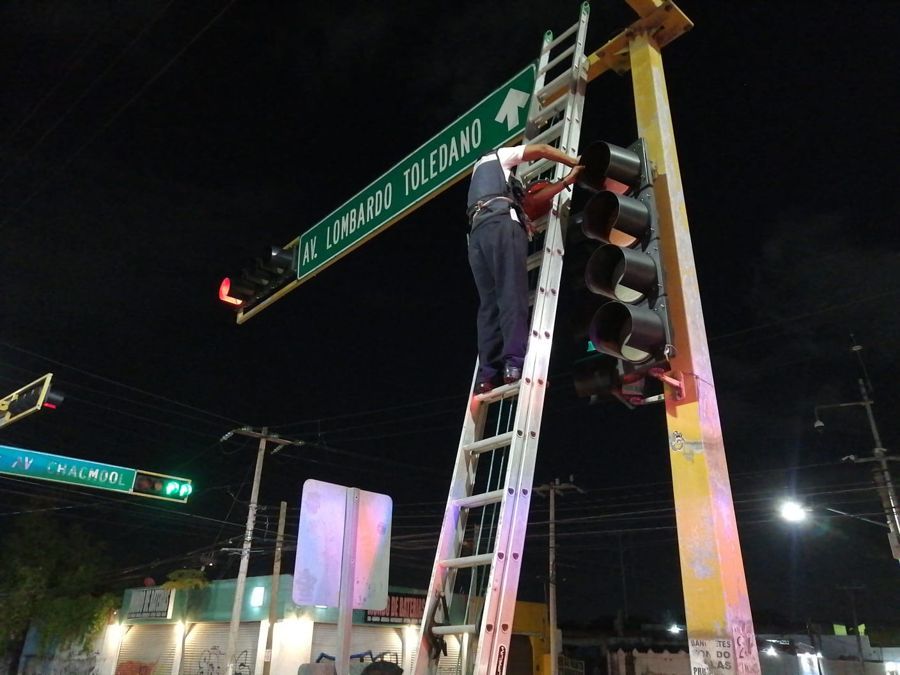 Avanza rehabilitación de semáforos en Cancún