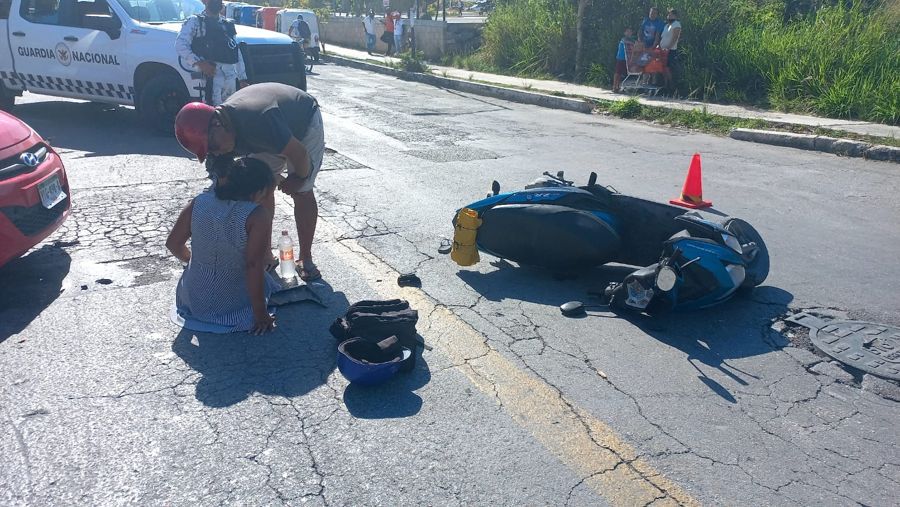 Mujer embarazada es embestida por auto en Puerto Aventuras