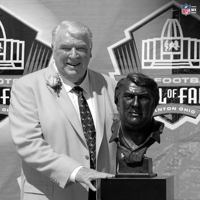 Muere John Madden entrenador de la NFL