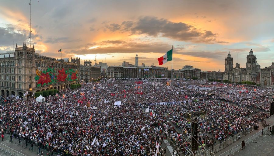 Celebra AMLO reunión en el zócalo por tres años de gobierno