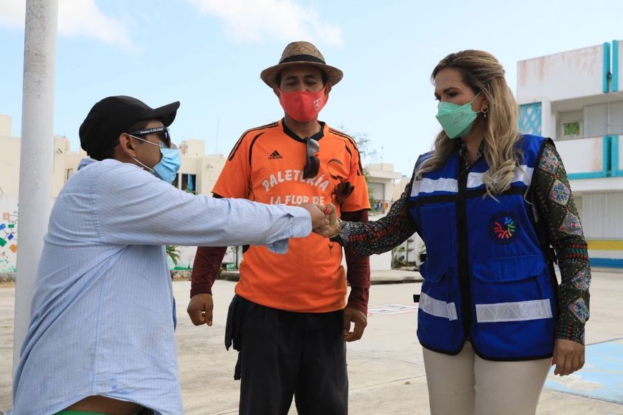 Gobierno municipal limpia planteles escolares en Villas de Sol