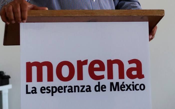 Denuncia Morena ante INE "guerra sucia" de bots contra AMLO