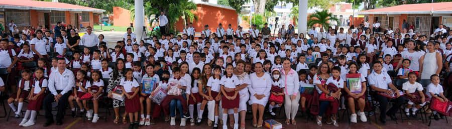 Entrega gobierno estatal útiles, uniformes y mochilas para el ciclo escolar 2023-2024