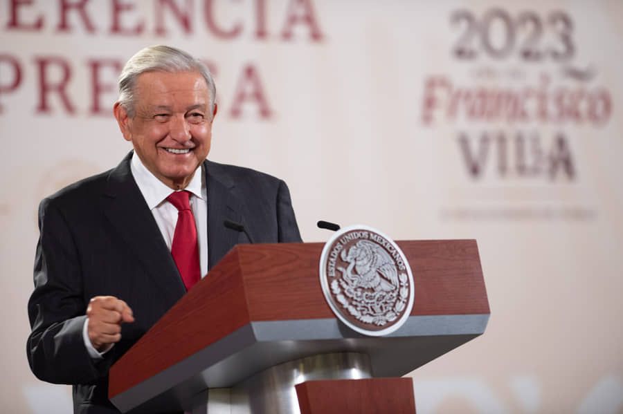 Agradece AMLO a empresario por venta de tres hospitales bajo esquema APP