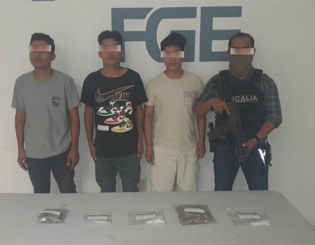 Detienen a tres por narcomenudeo y extorsión