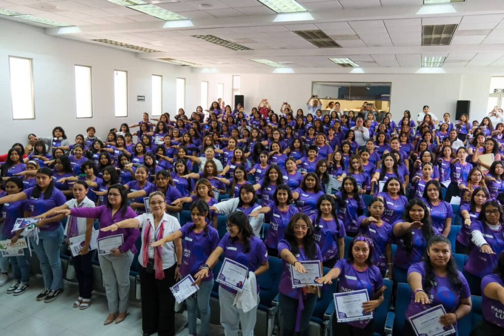 Rinden protesta Redes de Mujeres Jóvenes “Faros de Luz”